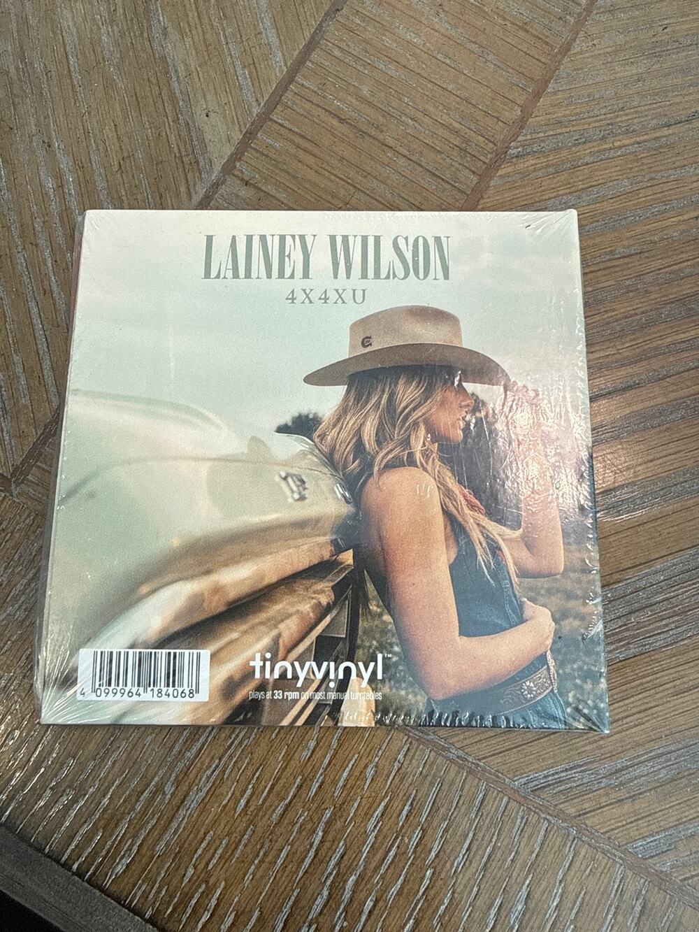 Lainey Wilson, tiny vinyl